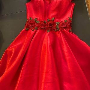 Beautiful bright red flowy dress, with pockets!